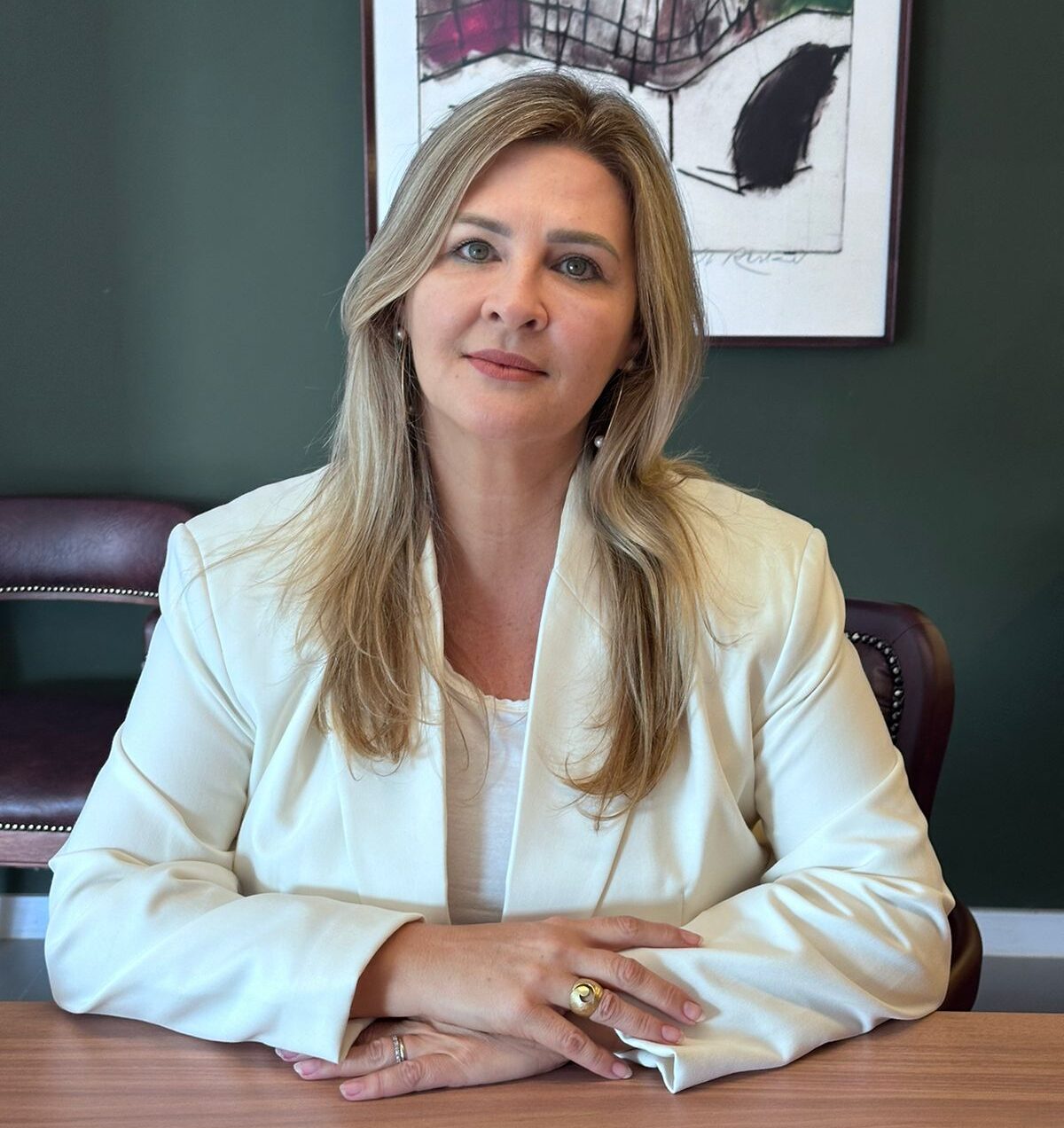 Dra Claudia Almeida é especialista em retina