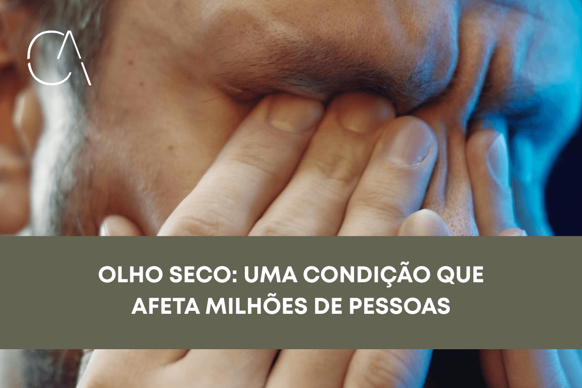 Paciente com olho seco em avaliação oftalmológica na Clínica Claudia Almeida, em Botafogo RJ.